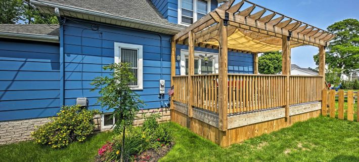 'Ania's Retreat' w/ Deck: Walk to Lake Michigan! Hotels in Manitowoc County