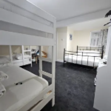 100 Pipers Hotel