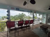 Pool, tiki hut, easy ocean access canal, dock, prime location 30m to Key West - WiFi