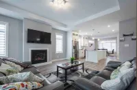 Vel’s Villa Vacation Home Hotels in Quinte West