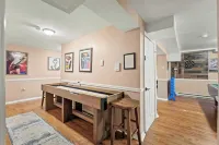 Lakeview Retreat w/ Kayaks, Game Room, Firepits Gated Community w/ Lake + Beach Access