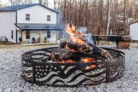 Modern Salineville Cabin on 13 Acres w/ Fire Pit! - Wifi