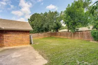 1 Mi to Denton Square: Family Home w/ Fenced Yard! - 2-stjärniga