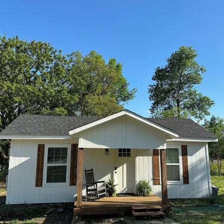 Cozy country cabin with hot tub in Sand Springs on 7 acres w a pond
