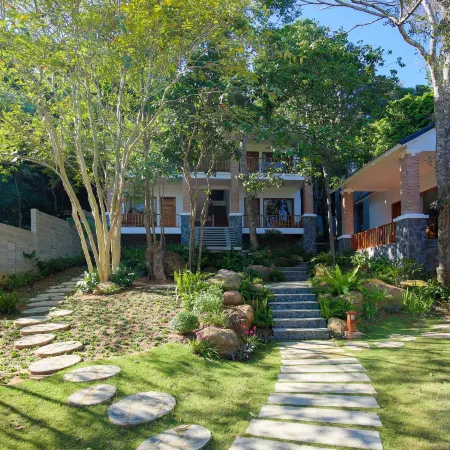 Nadine Phu Quoc Resort & Spa Отели рядом с достопримечательностью «Searama Dive Center»