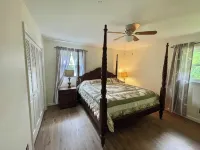 Superb 2-bedroom bungalow in Cornelius with WiFi access Hotels in Cornelius