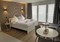 Luv & Lee Duhnen - Apartment 5 in New Splendor!