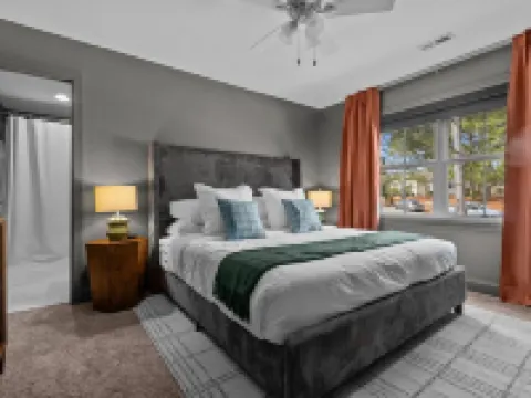 6Br w/ Golf Sim Putting Green Hot Tub Sauna Games Hotels in Pinehurst