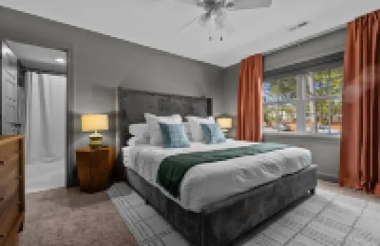 6Br w/ Golf Sim Putting Green Hot Tub Sauna Games