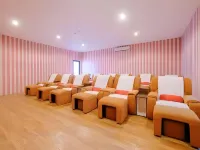 Lopi Hotel Hotels in Panakkukang