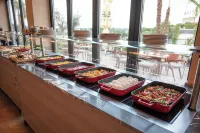 Hayat Sky Hotel Rust - breakfast