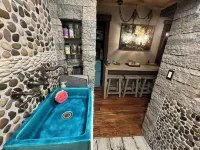 Beautiful Yo Mama’s House Hotels in Wrightwood