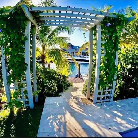 Luxury Water Front Villa Freeport Bahamas