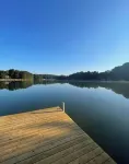 Peaceful 3 bedroom lakehouse w/private wooded lot.