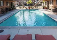 Entire  Fresno/Clovis 2 bedroom bungalow