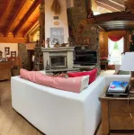 Entire Chalet with fireplace. garden, Wi-Fi, adjacent to village center