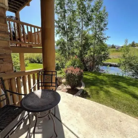 Spacious Eden Retreat – Modern Comfort, Scenic Views & Room for 11