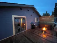 The Octopus Den! Cozy 3bd 2bth sleeps 8!