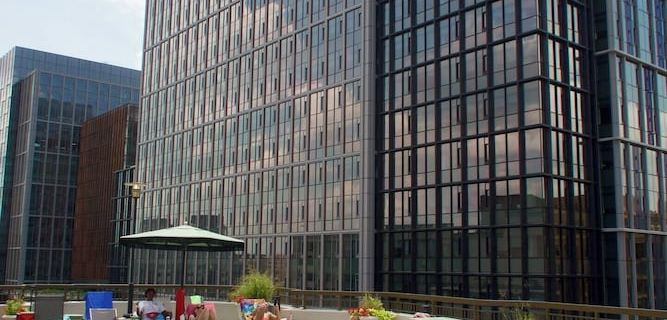 Modern Arlington 2BR + 2BA Gem , Metro Hub, 7 minutes to DCA 알링턴 호텔