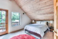 Relax at Rustic Tahoe Charm Minutes to Lake - Wifi