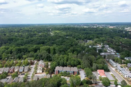 Low Country Dawg House Stunning Walking Trails! Отели в г. Атенс