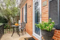 Family Friendly, Peaceful Yard, Dedicated Work Space, close to local attractions