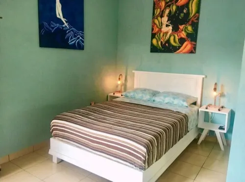 An amazing apartment with green area, garden with teable and chairs in the best