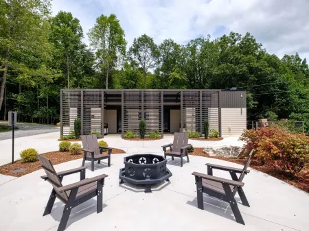 Mirror Cabin - Reflections Отели в г. Трансильвания