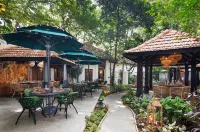 Vivanta Bengaluru Residency Road Hotel a 