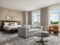 Hotel Railwayparc Montreal, Tapestry Collection by Hilton Các khách sạn gần Rue Ste.-Catherine