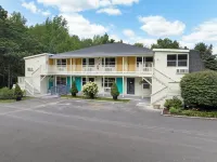 Harkness Brook Inn Hotels in Knox County