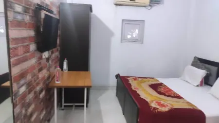 Hotel DownTown Отели в г. Мератх