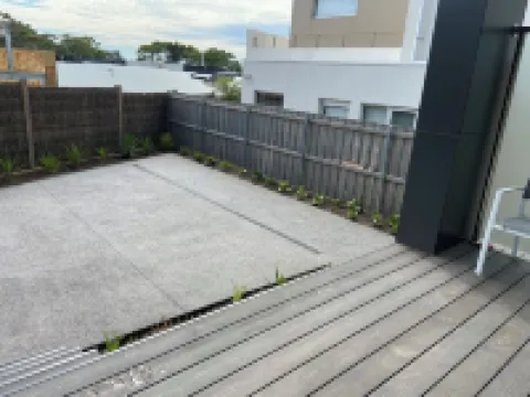 Beachside Getaway - short stroll to beach and shops. Pet friendly with approval