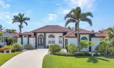 AMAZING!! Remodeled Punta Gorda waterfront home; HEATED SALT POOL; golf nearby