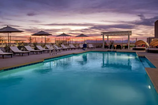 แมริออท ฟีนิกซ์ แชนด์เลอร์