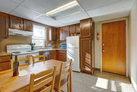 Hershey Smores, Apt #2Renovated 1 Bedroom Apt, Full Kitchen and Pull Out Sofa