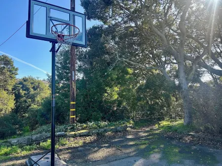 Beautiful & spacious 3bd / 2 bath with Bay views close to park and BART Отели рядом с достопримечательностью «Парк Тилден Риджинал»