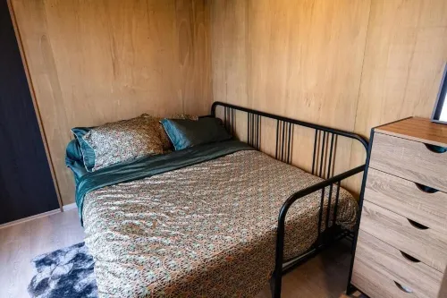 Atypical and sunny chalet 30min Paris - 5min transport - terrace and garden Hotels in Palaiseau