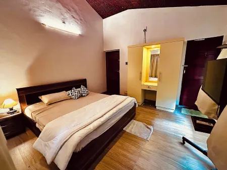 Island Retreat Kochi Kerala - Serene Village, Modern Stay with Terrace Kitchen Отели в г. Вайпин