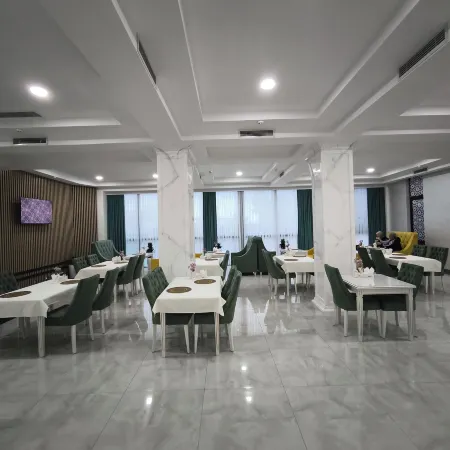 Saroy Gardens Hotel