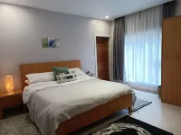 Three bedroom premium apartment located in a safe, quite street. Hotels in 