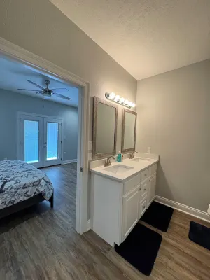 2027- 3-bedroom condo with comfort & amenities near Resturant’s & shopping.