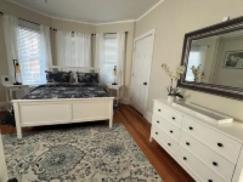 15 mins from Boston, walk to the beach....the best of both worlds Các khách sạn gần Sân bay quốc tế Logan