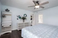 Romantic Cottage in Eau Gallie District, POOL,Pickleball/basketball courts