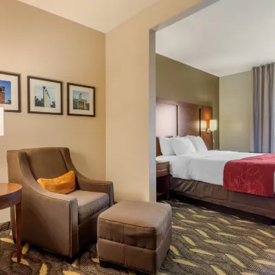Comfort Suites ローラ周辺のホテル