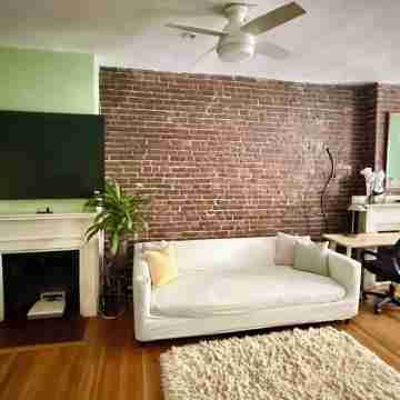 Cozy Studio w/Full Kitchen, Close to Mgh, Walkable Train Lines Others