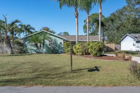 Pool Home Hideaway - 3 Bedrooms in Port St John - Watch Launches from the Pool!