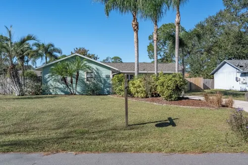 Pool Home Hideaway - 3 Bedrooms in Port St John - Watch Launches from the Pool!
