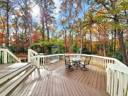 Spacious Lake House for Large Groups w Private Acre+ short path to Lake