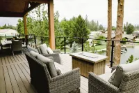Waterfront Paradise Lodge: Private Dock, Pickleball, Volleyball, Fire Pit Nights